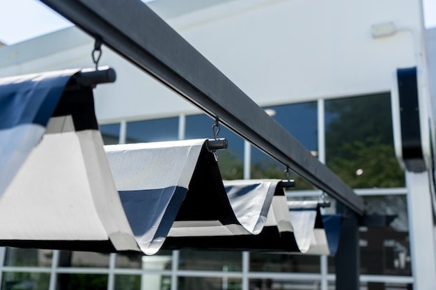 Toldos de Policarbonato: A Solução Ideal para Proteção e Estilo em Ambientes Externos